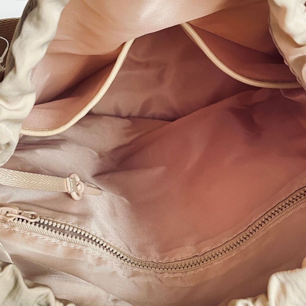 NWT Gorgeous BEIS Tan /Beige Nylon Sport Tote 2 Ways Tote bag & Backpack - Picture 11 of 16